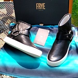 NIB Women's Frye black Lena harness bootie size 6